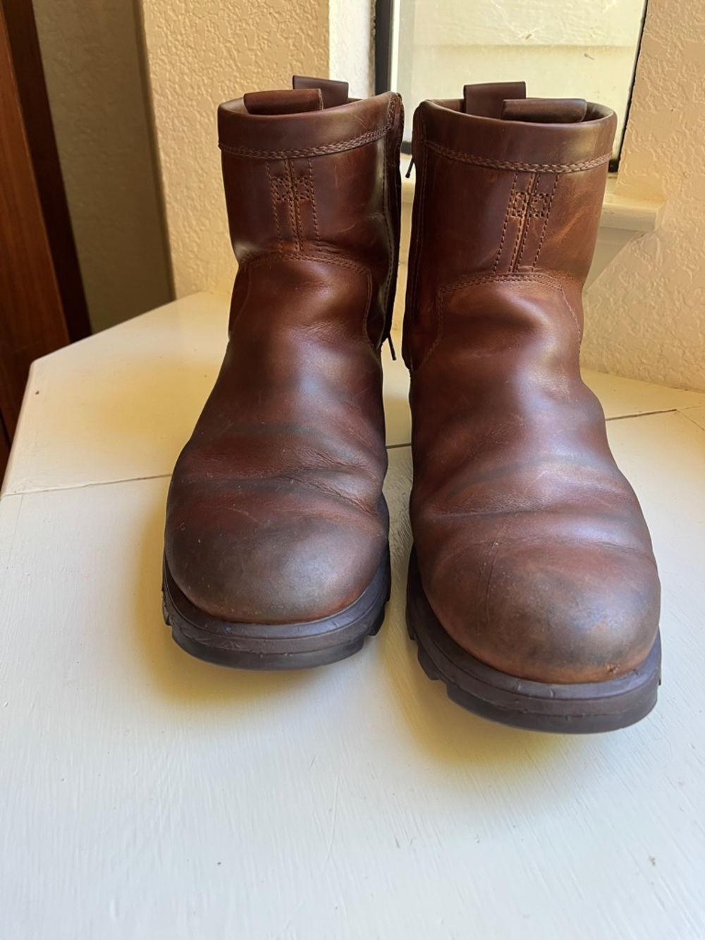 UGG Men’s Brown Leather Zip Ankle Boots - Picture 7 of 11